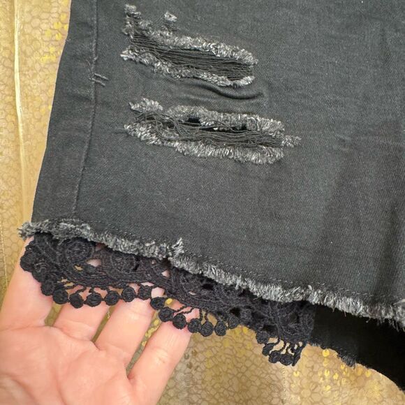 Mudd Black Denim Flx Stretch Distressed Lace Pocket Shorts Size 7 - Picture 5 of 6